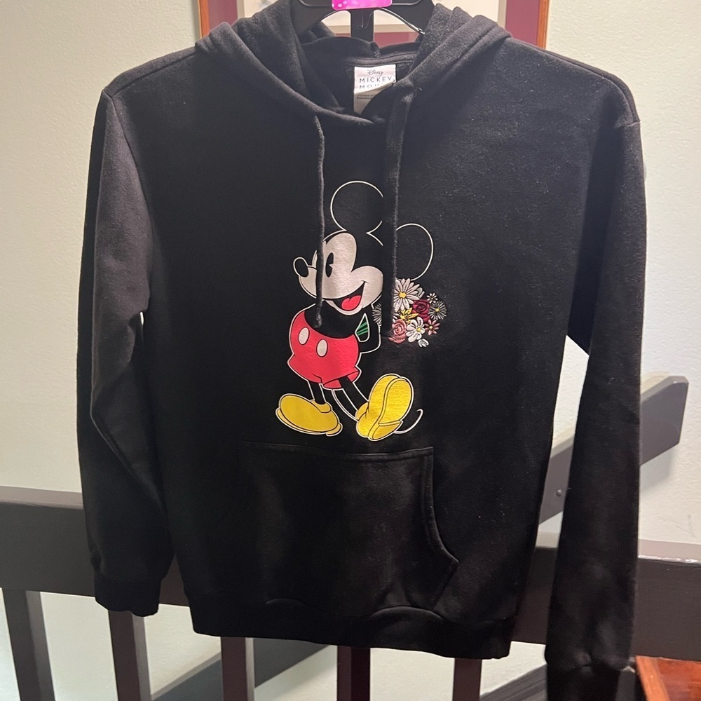 Disney Black Mickey Mouse Sweatshirt Hoodie Size Medium. #052
